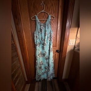 Floral Sleeveless Plus Size Maxi Dress